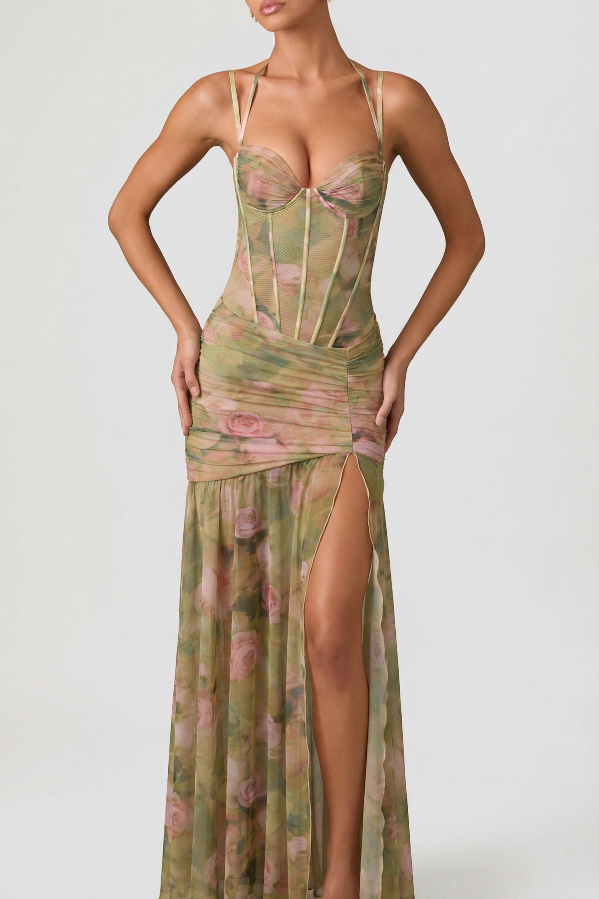Vestido Corsé Premium Haruna en tejido floral con falda sirena y diseño elegante.