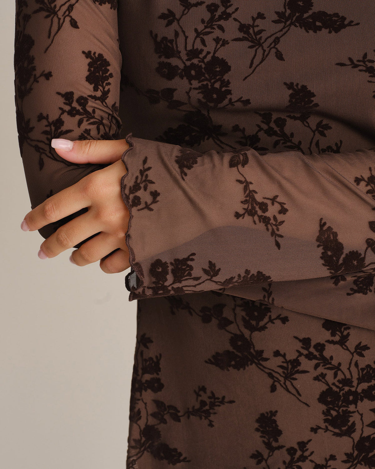 Vestido mini floral de tul entallado